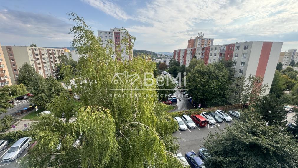 REZERVOVANÉ: Priestranný 3 izbový byt s lodžiou a veľkou pivnicou, Nitra – Škultétyho ul.