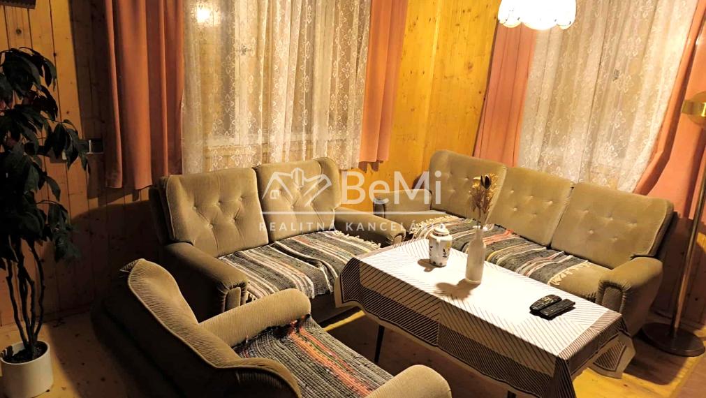 Rekreačná chata s veľkým pozemkom v lese