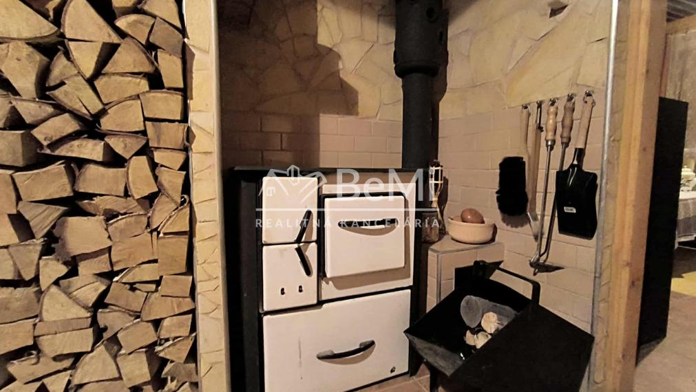 Rekreačná chata s veľkým pozemkom v lese