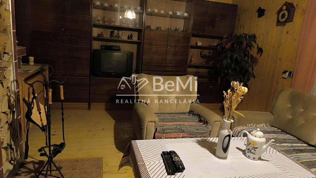 Rekreačná chata s veľkým pozemkom v lese