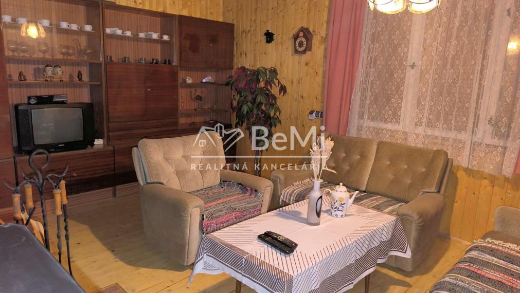 Rekreačná chata s veľkým pozemkom v lese