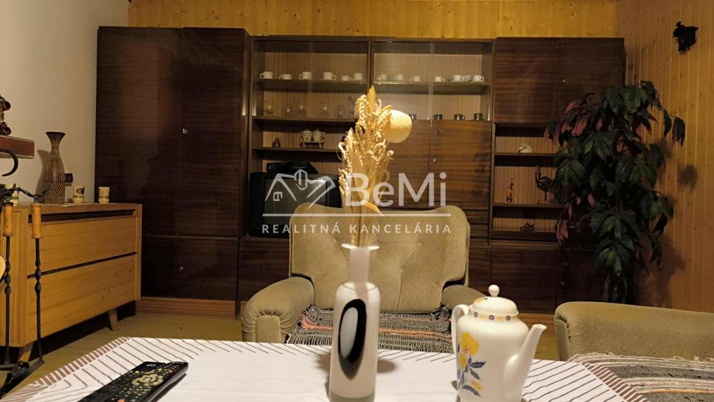 Rekreačná chata s veľkým pozemkom v lese