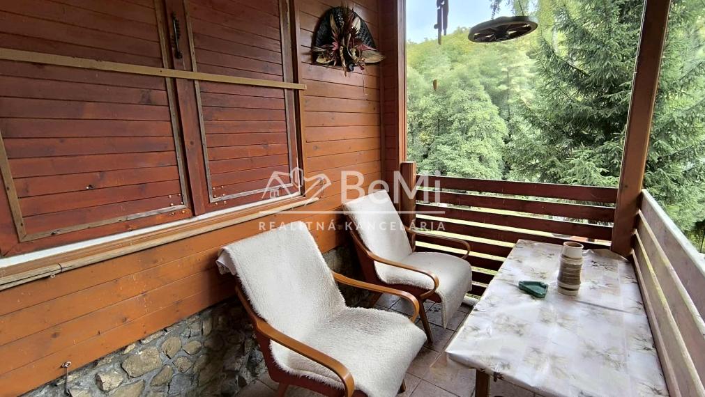 Rekreačná chata s veľkým pozemkom v lese