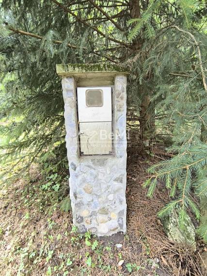 Rekreačná chata s veľkým pozemkom v lese