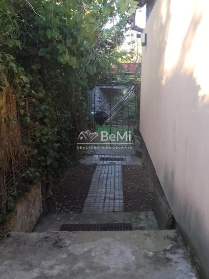 023-13-PAMA Viničný domček s pozemkom pri Branči,okres Nitra