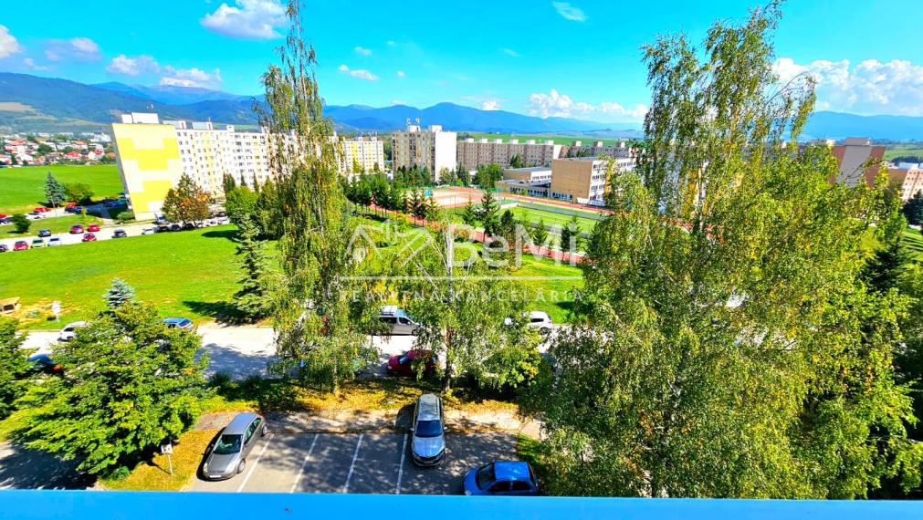 3-IZBOVÝ BYT S BALKÓNOM BREZNO-MAZORNÍKOVO - NA PREDAJ