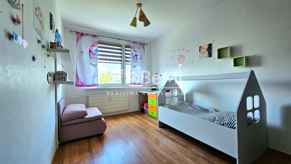 3-IZBOVÝ BYT S BALKÓNOM BREZNO-MAZORNÍKOVO - NA PREDAJ