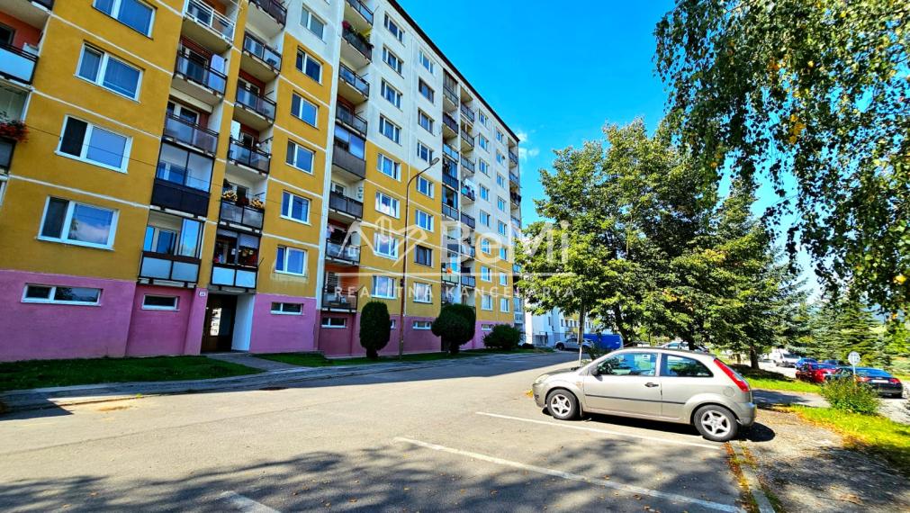 3-IZBOVÝ BYT S BALKÓNOM BREZNO-MAZORNÍKOVO - NA PREDAJ