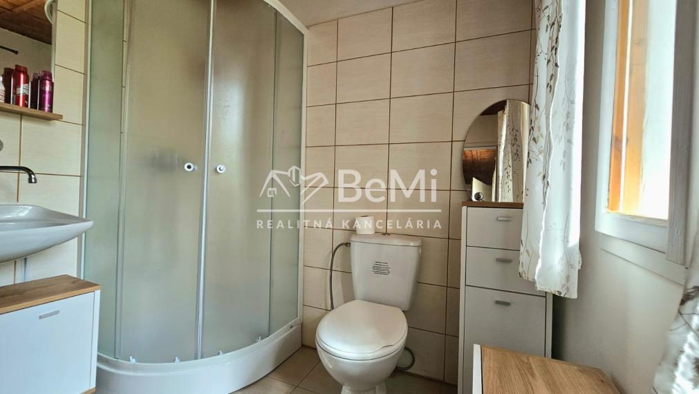 KRÁSNA CHATA V RIMAVSKEJ SOBOTE 1677m2 - NA PREDAJ