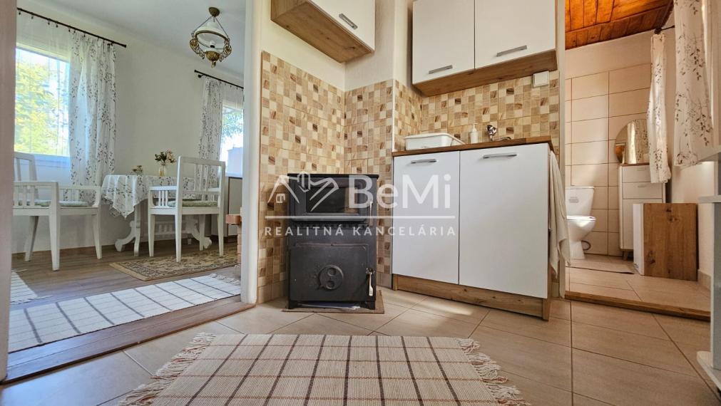 KRÁSNA CHATA V RIMAVSKEJ SOBOTE 1677m2 - NA PREDAJ