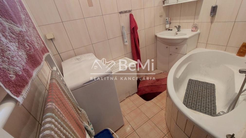 Na predaj rodinný dom s predajňou -Trebatice ID 207-12-LUGUE