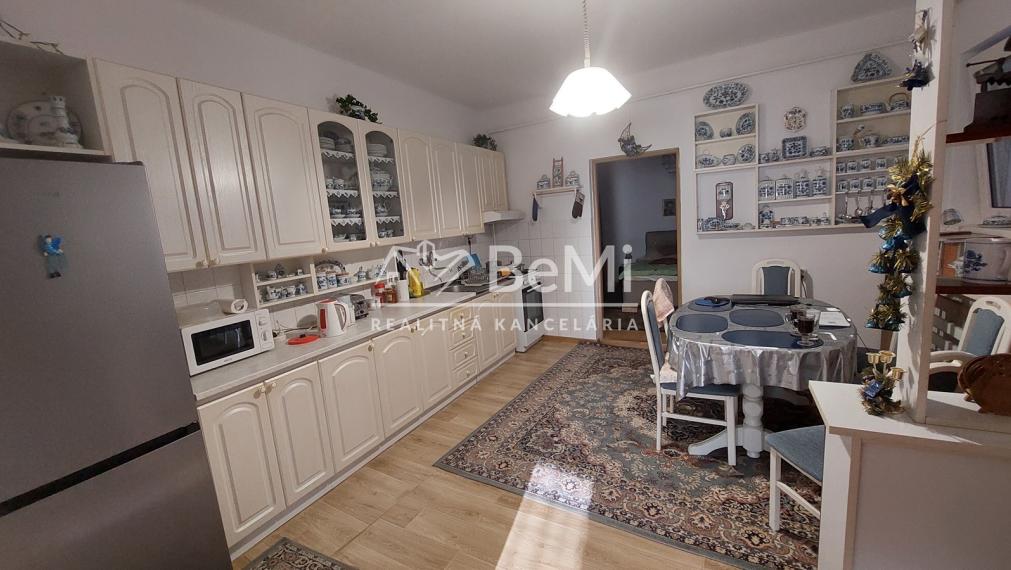 Na predaj rodinný dom s predajňou -Trebatice ID 207-12-LUGUE