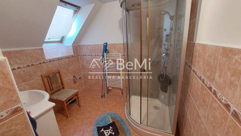 Na predaj rodinný dom s predajňou -Trebatice ID 207-12-LUGUE