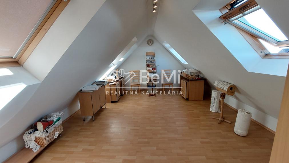 Na predaj rodinný dom s predajňou -Trebatice ID 207-12-LUGUE