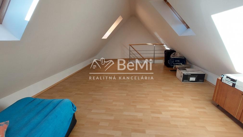 Na predaj rodinný dom s predajňou -Trebatice ID 207-12-LUGUE