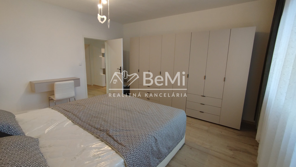 036-213-PAMA Krásny, veľký 3 izbový byt v Nitre na prenájom