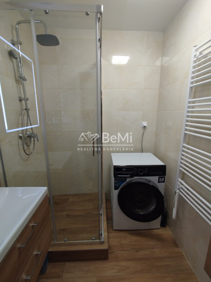 036-213-PAMA Krásny, veľký 3 izbový byt v Nitre na prenájom