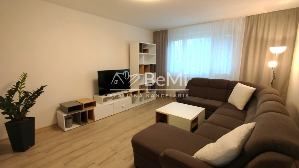 036-213-PAMA Krásny, veľký 3 izbový byt v Nitre na prenájom