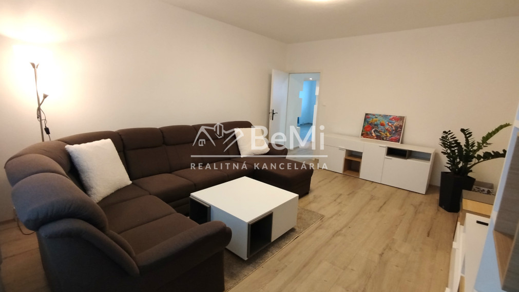 036-213-PAMA Krásny, veľký 3 izbový byt v Nitre na prenájom