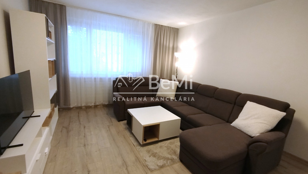 036-213-PAMA Krásny, veľký 3 izbový byt v Nitre na prenájom