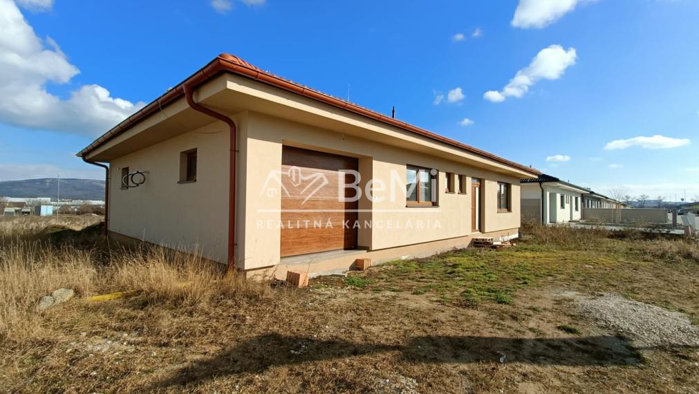 021-12-PAMA 4 izbová novostavba s 2garážou-Lužianky RED OAK