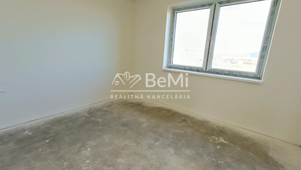 021-12-PAMA 4 izbová novostavba s 2garážou-Lužianky RED OAK