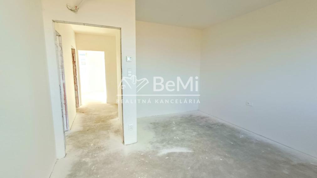 021-12-PAMA 4 izbová novostavba s 2garážou-Lužianky RED OAK