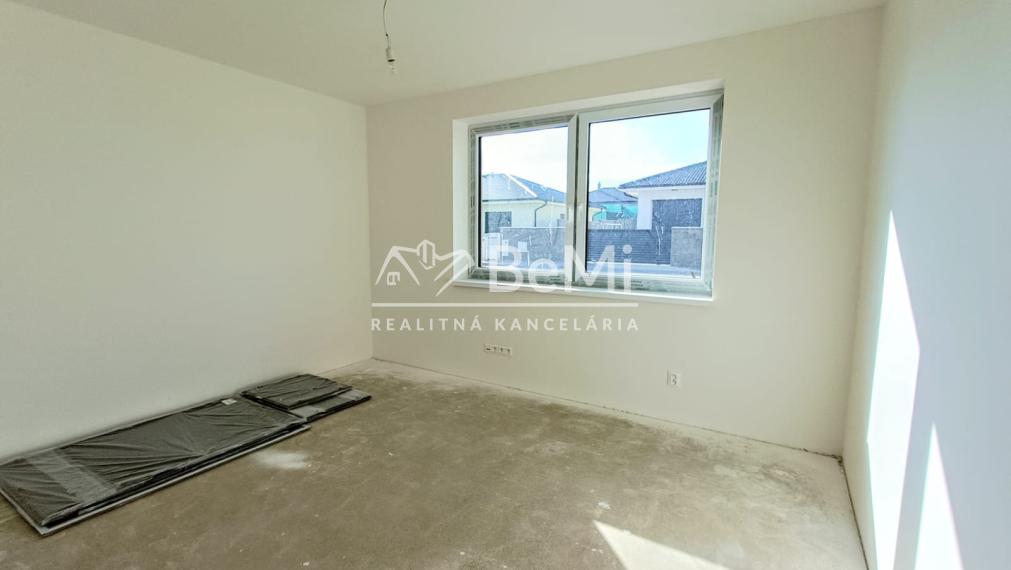 021-12-PAMA 4 izbová novostavba s 2garážou-Lužianky RED OAK