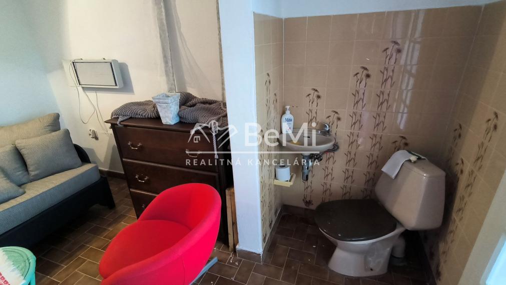 Chata v obci Chľaba, okr. Nové Zámky, 1112m2