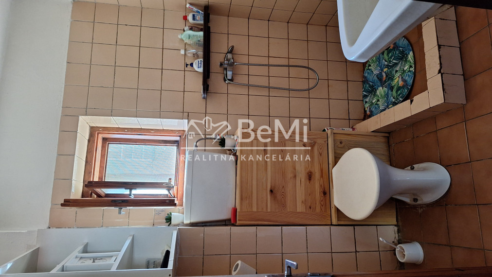 P R E N A J A T É    -   Prenájom v rodinnom dome, obec Gočovo