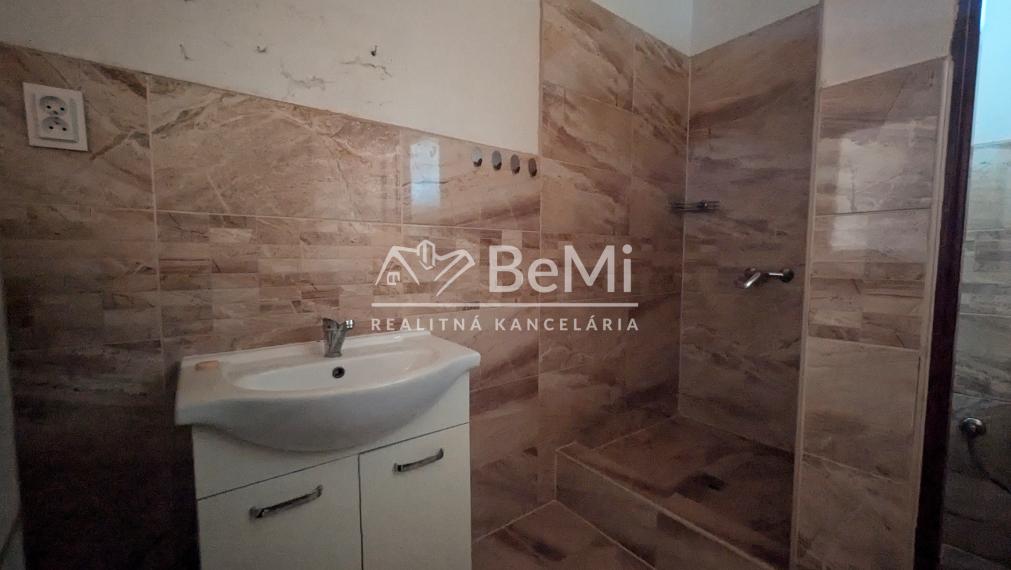 Predaj, rodinný dom - Veľký Kýr (1233-12-AFI)