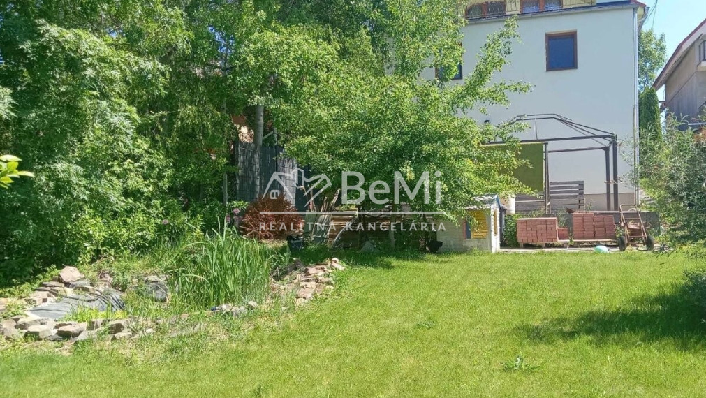 Na predaj  8 izbový rodinný dom v Lehote pri Nitre