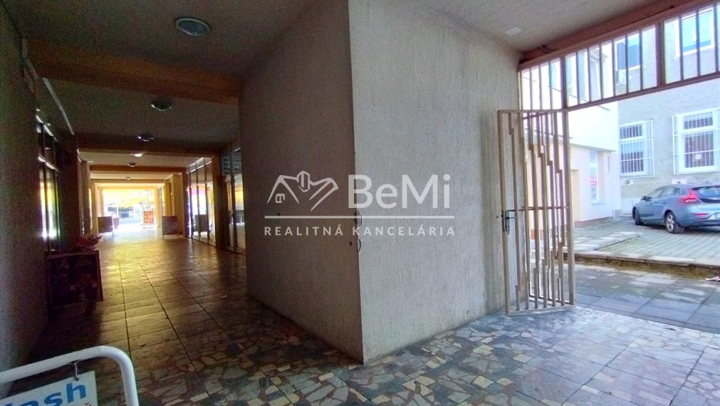 Kancelársky/prevádzkový priestor na prenájom-Lučenec