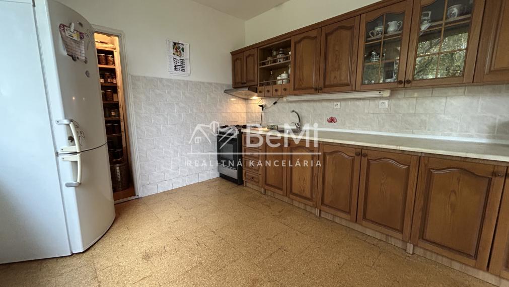 Predaj  3 izbový byt  4 izbový byt - LEVICE (104-113-MIJKa)