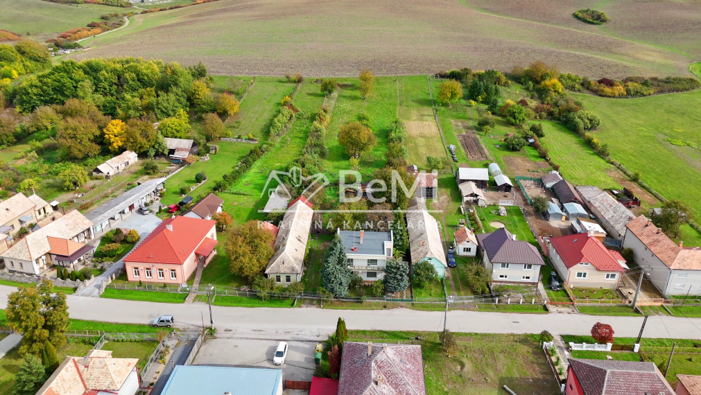 RODINNÝ DOM S GARÁŽOU A ZÁHRADOU V RAKYTNÍKU - NA PREDAJ
