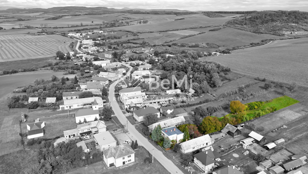 RODINNÝ DOM S GARÁŽOU A ZÁHRADOU V RAKYTNÍKU - NA PREDAJ