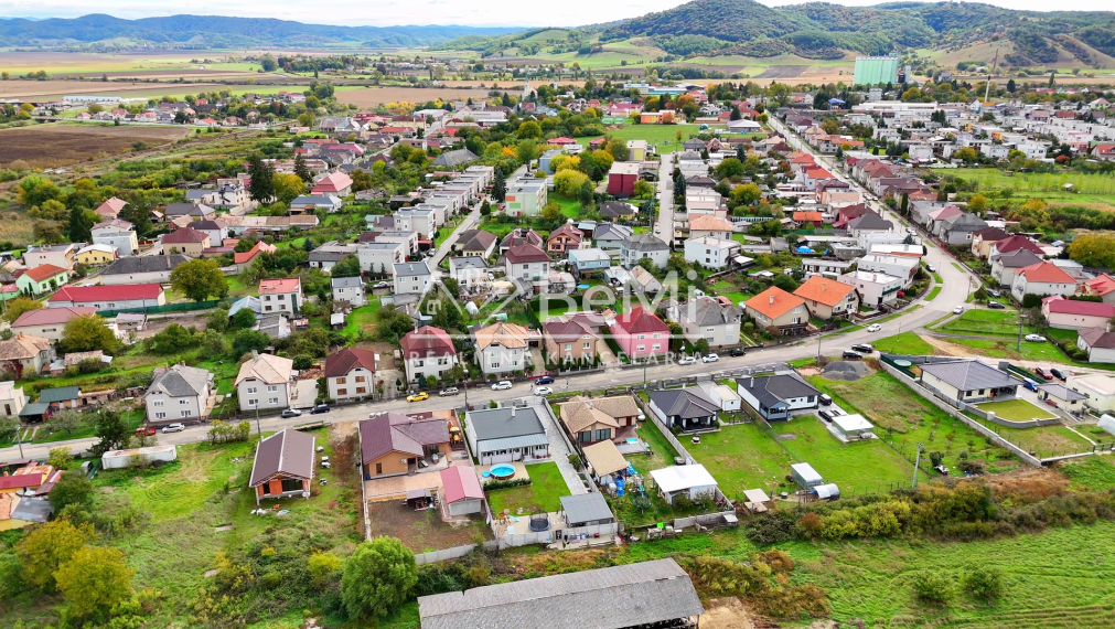 KRÁSNY RODINNÝ BUNGALOV V JESENSKOM - NA PREDAJ