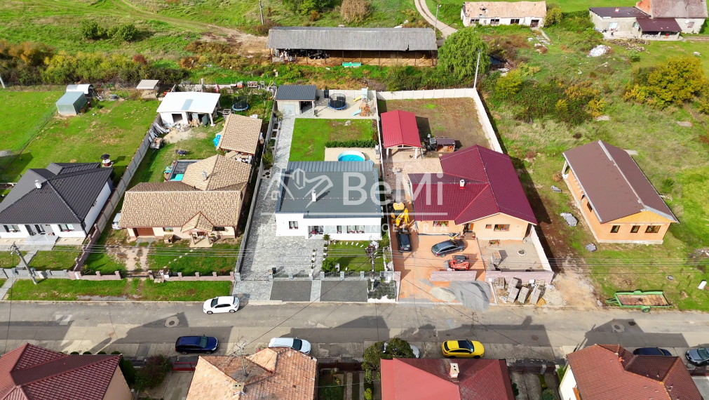 KRÁSNY RODINNÝ BUNGALOV V JESENSKOM - NA PREDAJ