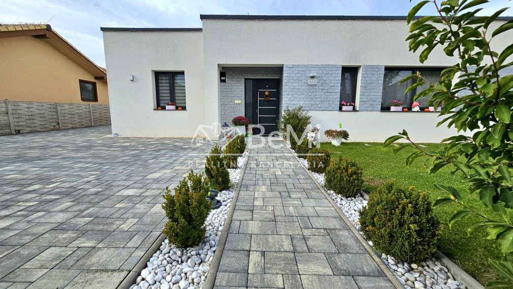 KRÁSNY RODINNÝ BUNGALOV V JESENSKOM - NA PREDAJ