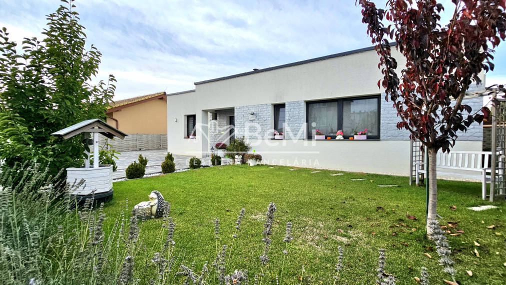 KRÁSNY RODINNÝ BUNGALOV V JESENSKOM - NA PREDAJ