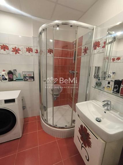 REZERVOVANÉ Na predaj 4-izbový byt Trenčín – sídlisko Juh, ul. Východná