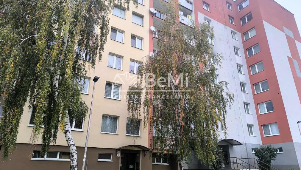 REZERVOVANÉ Na predaj 4-izbový byt Trenčín – sídlisko Juh, ul. Východná