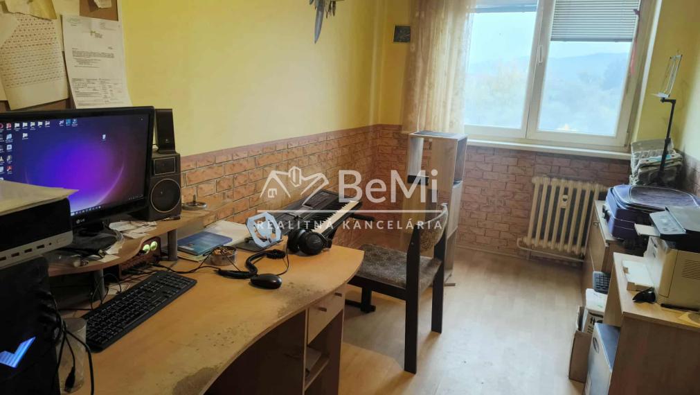 REZERVOVANÉ Na predaj 4-izbový byt Trenčín – sídlisko Juh, ul. Východná