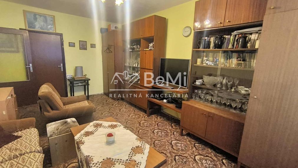 REZERVOVANÉ Na predaj 4-izbový byt Trenčín – sídlisko Juh, ul. Východná