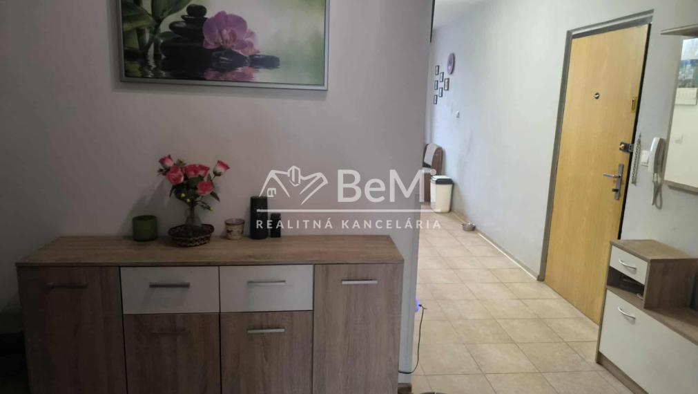 REZERVOVANÉ Na predaj 4-izbový byt Trenčín – sídlisko Juh, ul. Východná