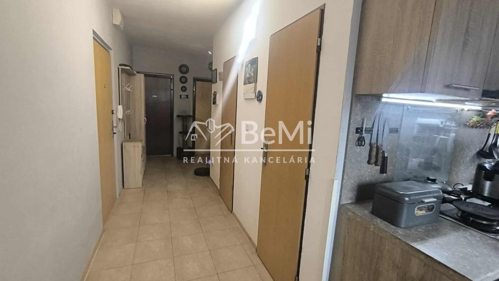 REZERVOVANÉ Na predaj 4-izbový byt Trenčín – sídlisko Juh, ul. Východná