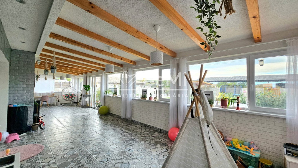 KRÁSNY RODINNÝ BUNGALOV V JESENSKOM - NA PREDAJ