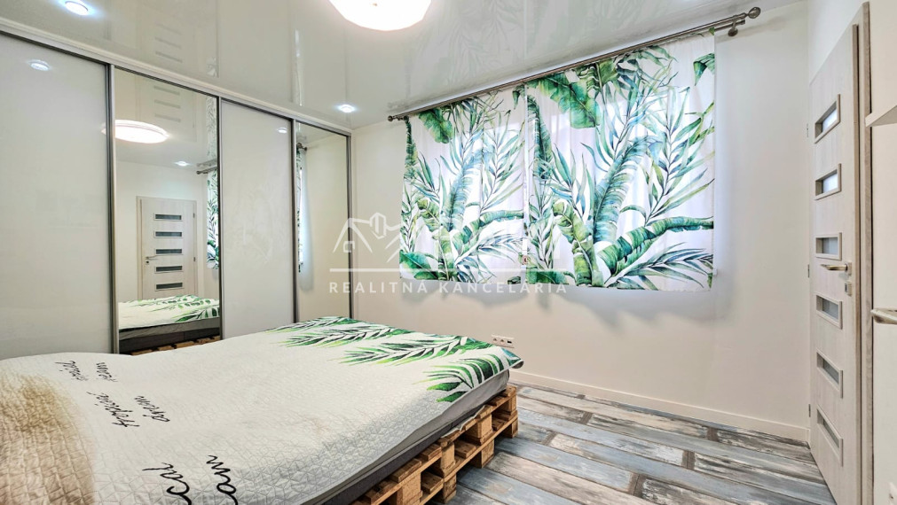 KRÁSNY RODINNÝ BUNGALOV V JESENSKOM - NA PREDAJ