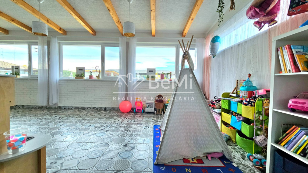 KRÁSNY RODINNÝ BUNGALOV V JESENSKOM - NA PREDAJ