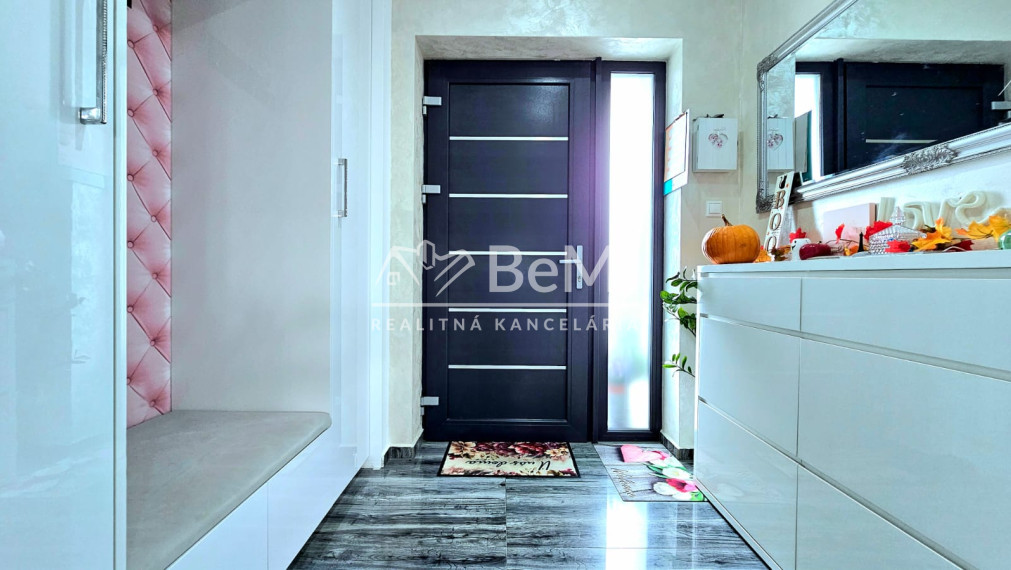 KRÁSNY RODINNÝ BUNGALOV V JESENSKOM - NA PREDAJ